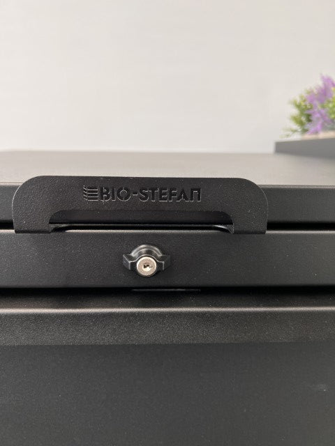 Hat eine Mülltonnenbox einen abschließbaren Deckel? Und warum ich das heute nicht mehr missen will