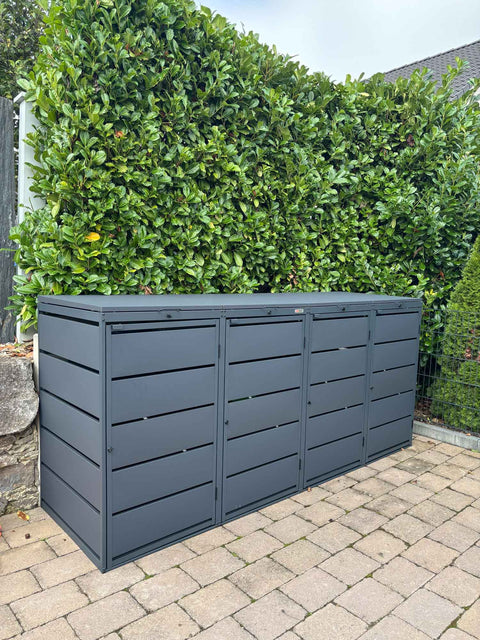 Kundenfoto: Anthrazitfarbene BIO Stefan Mülltonnenbox für vier 240-l-Tonnen vor einer grünen Hecke, die Tonnen sind vollständig verdeckt