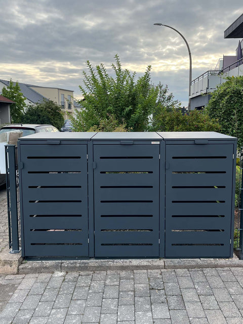Alubert Mülltonnenbox 3er in Anthrazit in Zaun integriert