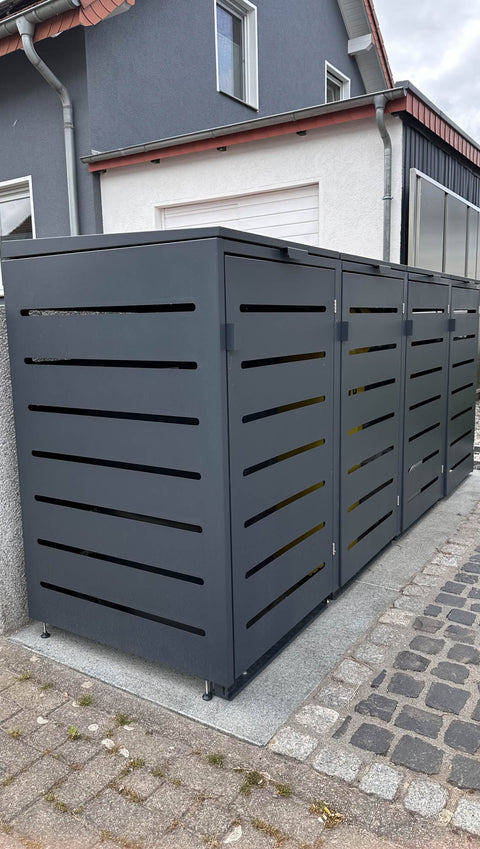 BIO Stefan Mülltonnenbox Alubert Anthrazit, 4er 240l, freistehend vor Einfamilienhaus auf Steinplatte