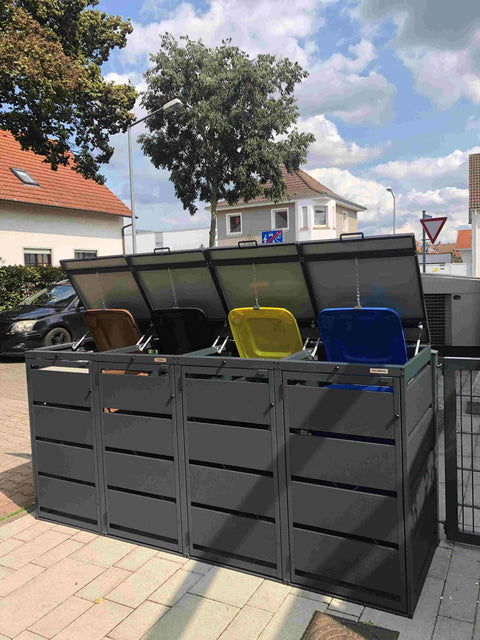 BIO Stefan Mülltonnenbox Dagobert 4er 120l in Anthrazit mit geöffneten Deckeln und bunten Tonnen