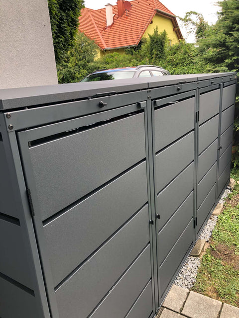 BIO Stefan Dagobert Mülltonnenbox 4er 240l in Anthrazit neben Hauswand im Garten