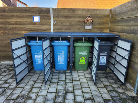 BIO Stefan Dagobert Mülltonnenbox 4er 240l in Anthrazit mit geöffneten Türen und sichtbaren Tonnen