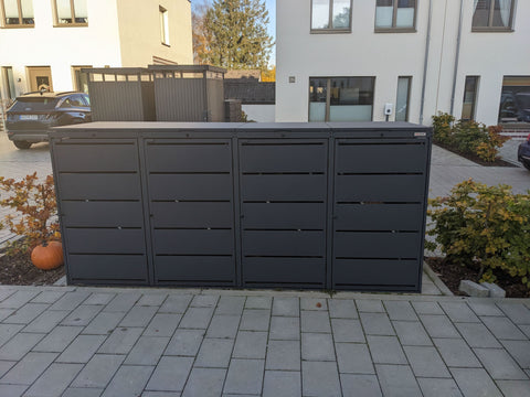 BIO Stefan Dagobert Mülltonnenbox 4er 240l in Anthrazit vor modernem Wohnhaus