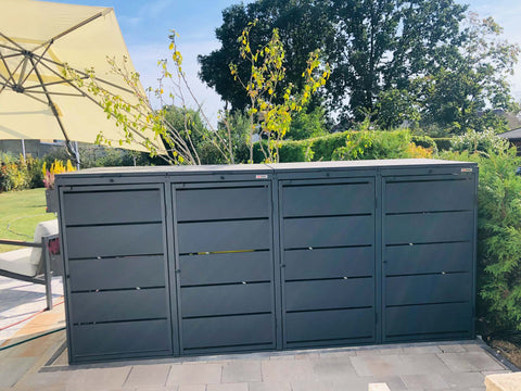 BIO Stefan Mülltonnenbox Dagobert 4er 240l in Anthrazit im modernen Garten auf Terrasse