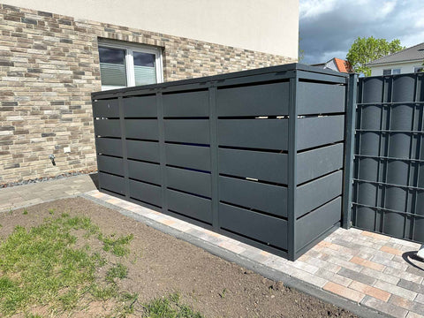 4er Mülltonnenbox aus pulverbeschichtetem Stahl in Anthrazit in Zaun integrieren