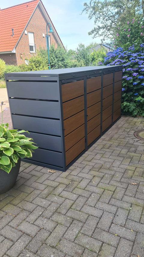BIO Stefan Dagobert Mülltonnenbox 4er 240l in Anthrazit mit Holzoptikfront auf gepflasterter Terrasse