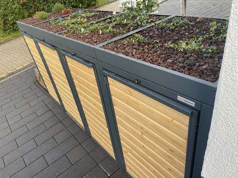BIO Stefan Holzmichl Mülltonnenbox 4er Anthrazit mit Holzfront und bepflanztem Pflanzdach im Vorgarten