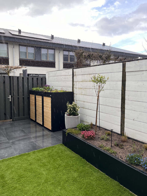 Schwarze Mülltonnenbox Holzmichl 3er mit Holzfront und Pflanzdach (240 Liter)