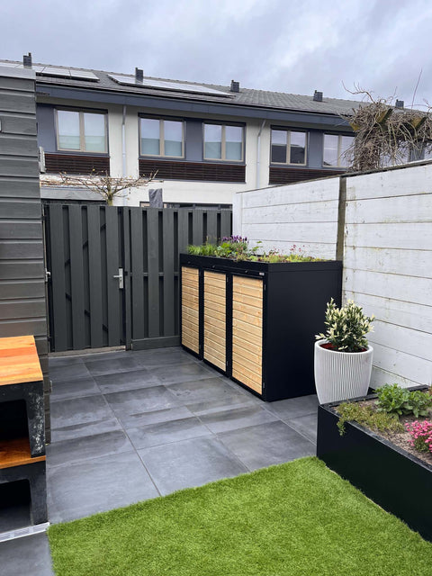 Schwarze Mülltonnenbox Holzmichl 3er mit Holzfront und Pflanzdach (240 Liter)