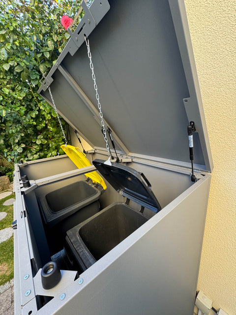 Holzmichl Mülltonnenbox 2er in Telegrau, gestrichen im Gefälle monieren