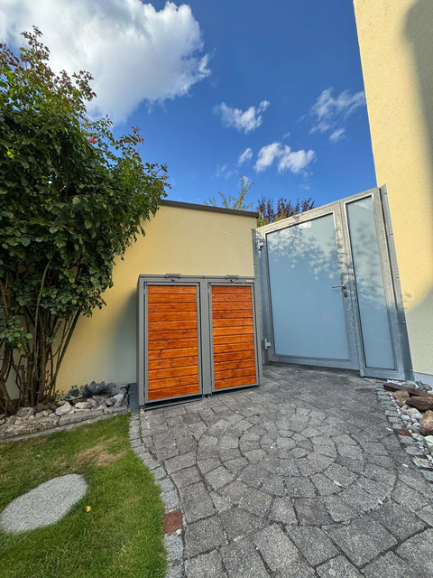 Holzmichl Mülltonnenbox 2er in Telegrau, gestrichen im Gefälle monieren