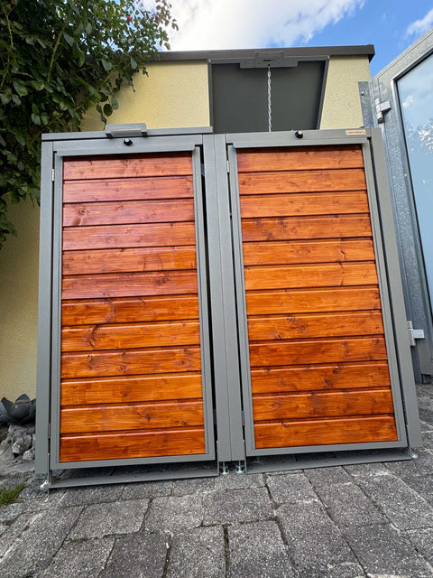 Holzmichl Mülltonnenbox 2er in Telegrau, gestrichen im Gefälle monieren