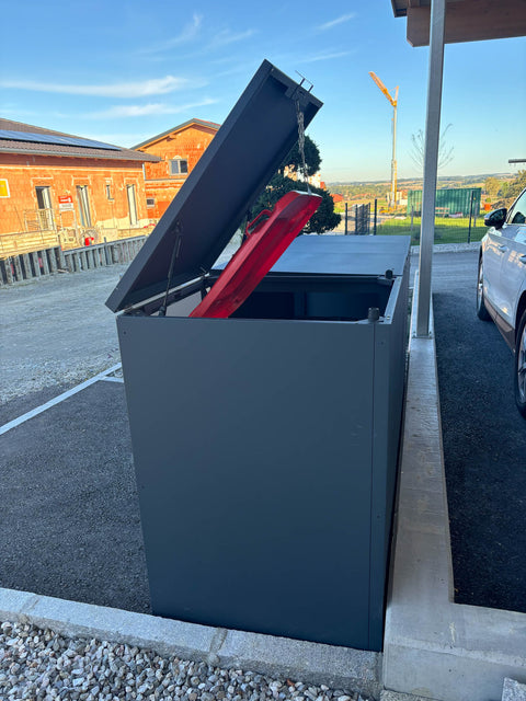 BIO Stefan Stahlfred Mülltonnenbox 4er 240l in Anthrazit Seitenansicht mit geöffnetem Klappdeckel