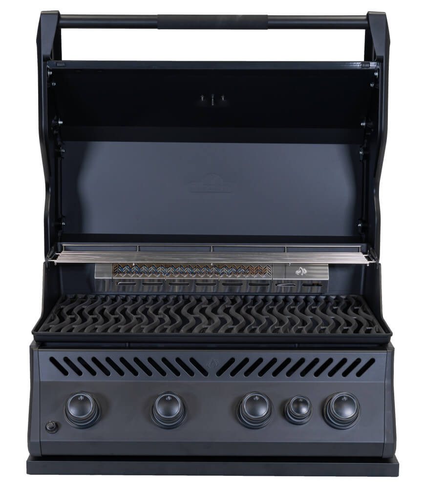 Napoleon S300 Einbaugrill von vorne mit geöffnetem Deckel, WAVE-Grillrosten und Infrarot-Heckbrenner