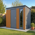 Lamellot Gartenhaus aus Metall mit Lamellen in Anthrazit RAL 7016 im Garten (Stimmungsbild)