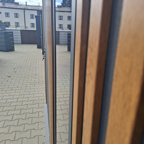 Originalfoto: Nahaufnahme der Lamellen in Holzoptik