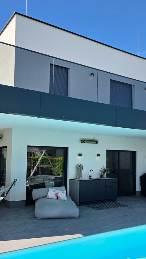 Outdoor bar by the pool: anthracite sink unit with beer tap and concrete look