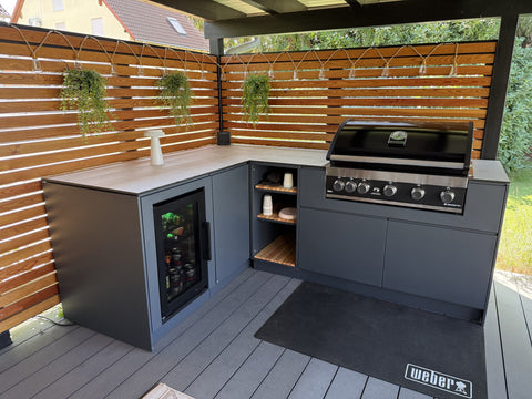 L-shaped outdoor kitchen under the pergola: anthracite corner kitchen with refrigerator