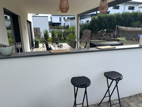 Outdoorküche in Graubeige mit Napoleon-Grill unter dem Terrassendach (Kundenfoto 10)