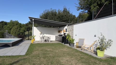 Überdachte Outdoorküche am Pool im Freisitz (Kundenfoto 1)