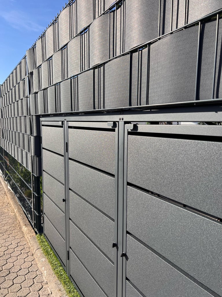 Fence hack revealed: This is how Andy hid his garbage cans and doubled his front garden!